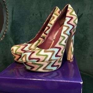 Madden Girl retro multi color platform pumps
